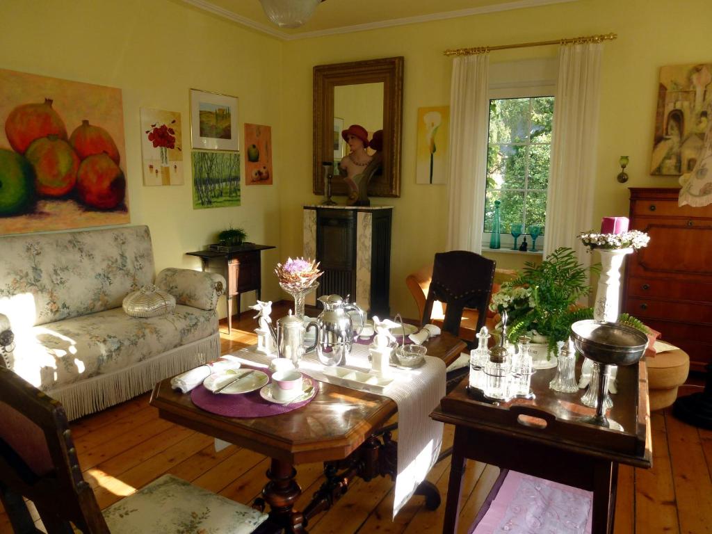 Romantikzimmer im Antiquariat Hauptstrasse 12, 55758 Sonnschied