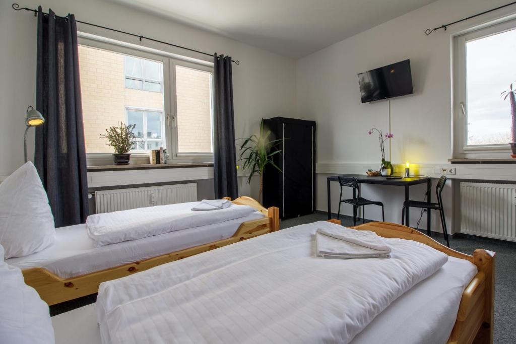 Séjour chez l'habitant ROOM 1 / ROOM 2 10 Bahnhofplatz 76137 Karlsruhe