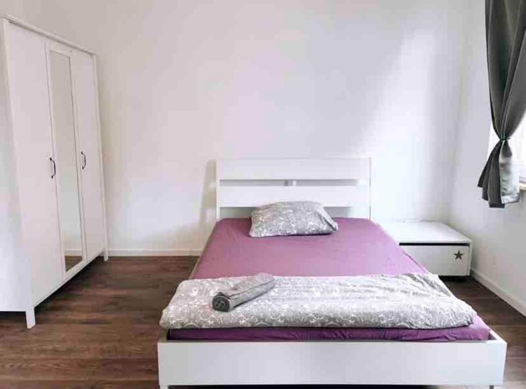 Schönes Zimmer in Asperg - 5 min zur S-Bahn 74 Bahnhofstraße, 71679 Asperg