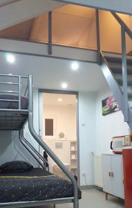 Séjour chez l'habitant studio mezzanine 5 personnes LA ROUGE 2 le clos aux moines 61260 La Roche Normandie