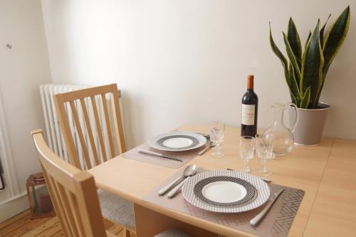 Studio privatisé avec terrasse dans maison de charme angevine