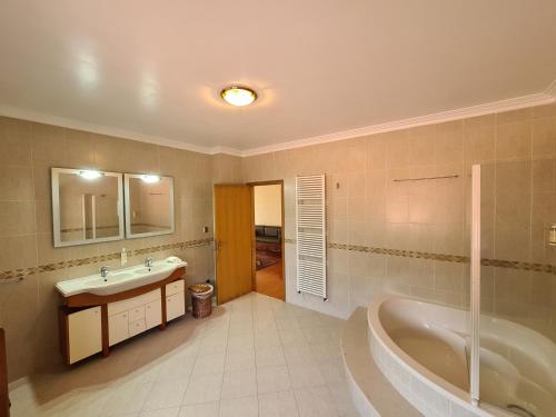 Suites Milhariça