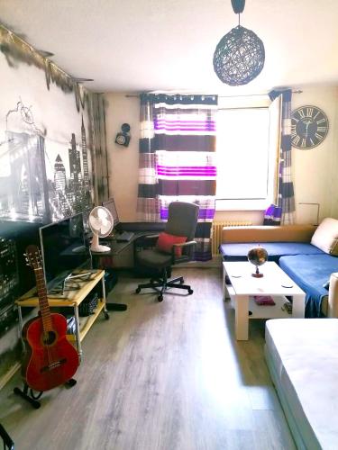 Trendy cool and cozy big room in a green area 12 min near from the center