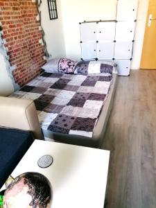 Trendy cool and cozy big room in a green area 12 min near from the center