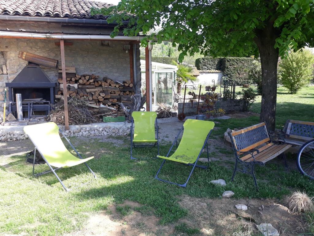 Séjour chez l'habitant Un jardin sur la colline 10 Route des Sables 26240 Claveyson