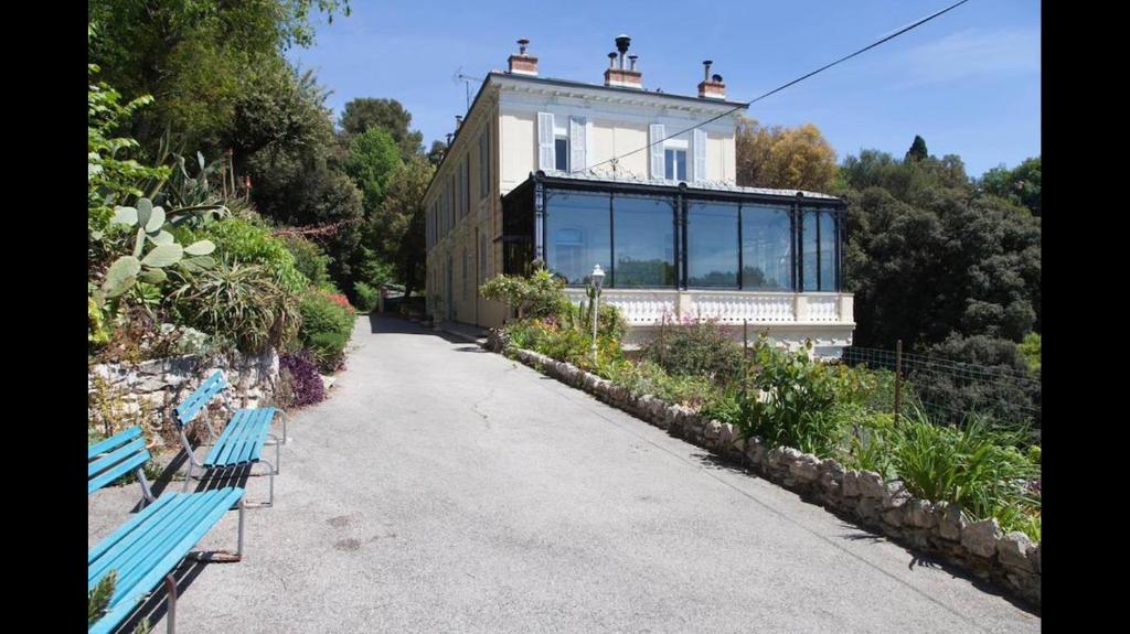 une maison à la campagne