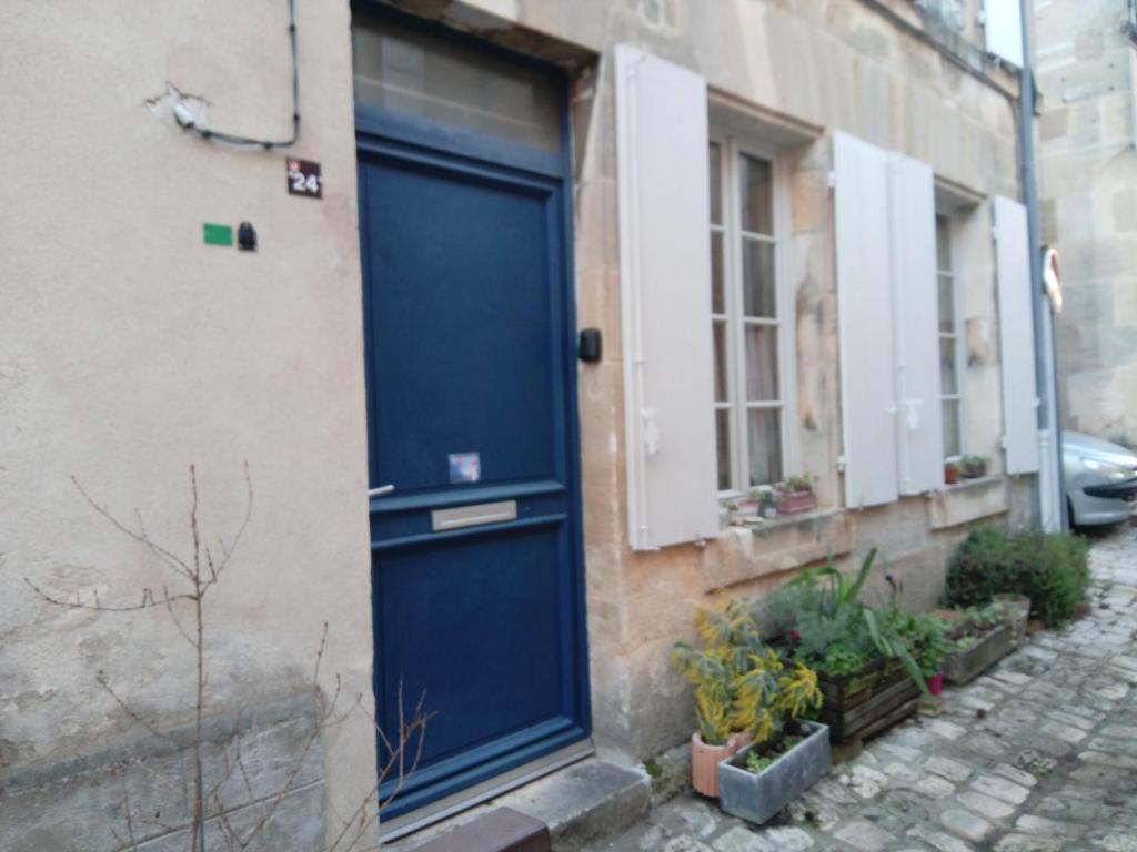 Séjour chez l'habitant vieux-Cognac, chambre et salle de bain privative 24 Rue du Palais 16100 Cognac