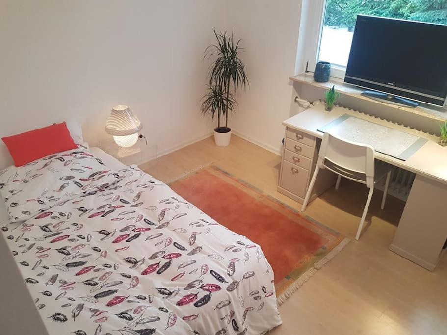 Séjour chez l'habitant Zimmer 1 nahe Thoraxklinik mit Gemeinschaftsbad und Gemeinschaftsküche Burnhofweg 1. Stock 69126 Heidelberg