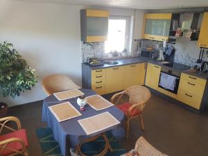 Zimmer 1 nahe Thoraxklinik mit Gemeinschaftsbad und Gemeinschaftsküche