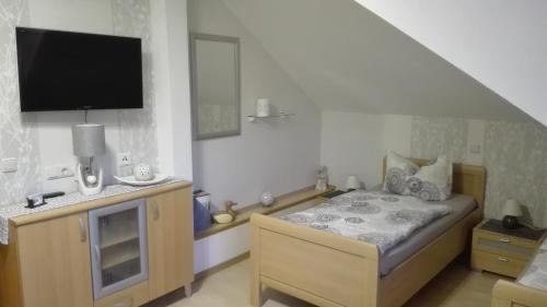 Zimmer Schmitz