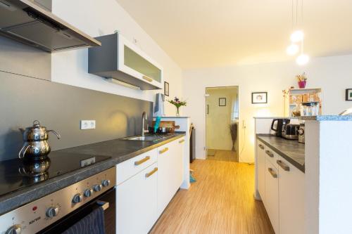 ZV2001 Private Apartments & Rooms near Exhibition Ground (room agency)