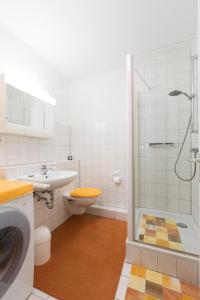 ZV2001 Private Apartments & Rooms near Exhibition Ground (room agency)