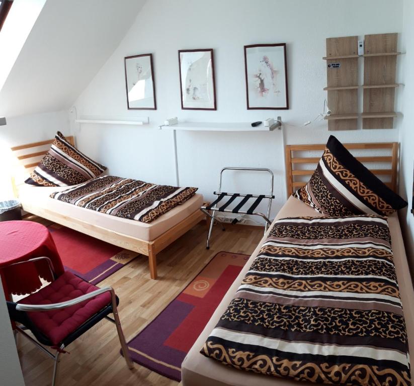 Séjour chez l'habitant Zwei ruhige, private Gästezimmer nahe U-Bahn Delsenbachweg 4 90425 Nuremberg