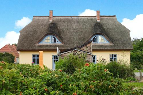 Semi-detached house in the port village of Vieregge on the island of Rügen Vieregge allemagne