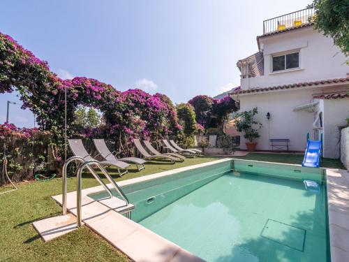 Semi detached villa with private pool and sublime views 400 meters from the sea Èze france