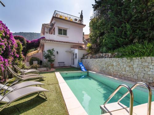 Maison de vacances Semi detached villa with private pool and sublime views 400 meters from the sea  Èze