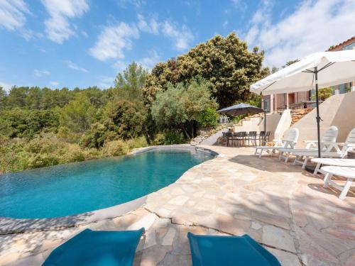 Maison de vacances Serene holiday home in Pignans with private pool  Pignans