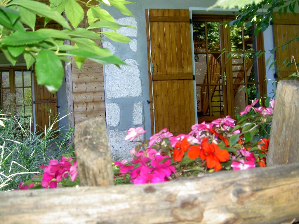 Maisons de vacances Serenella fontaine Et Coquelicots Le Crey Du Haut, 73340 Le Noyer