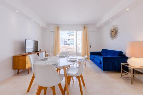 Appartement SERRENDY 3 minutes from the Rue dAntibes and the famous Croisette! 21 boulevard du Général Vautrin Cannes