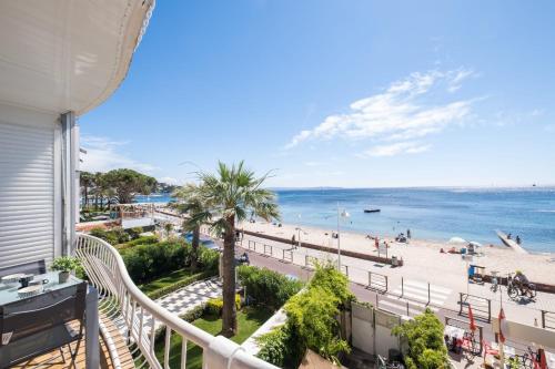 Maison de vacances SERRENDY  RARE !  Superbe appartement avec vue sur la mer  128 boulevard Eugène Gazagnaire Cannes