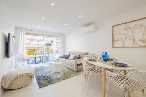 SERRENDY Stylish 2-bedroom apartment a few steps from the famous Croisette Cannes france