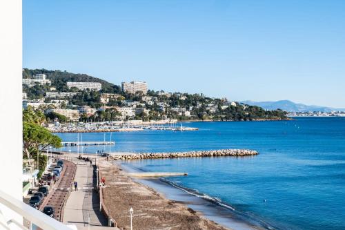 Appartement SERRENDY - VUE MER PANORAMIQUE - 3 pièces front de mer au Mourré Rouge ! 146 boulevard Eugène Gazagnaire Cannes