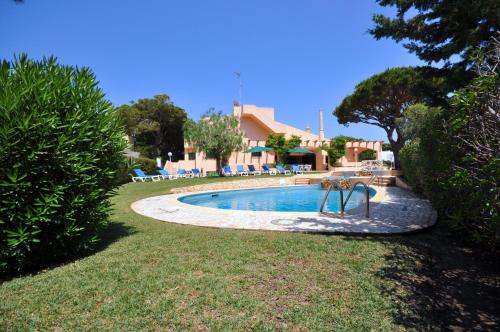 Set in good sized, mature gardens which afford a very good degree of privacy and Loulé portugal