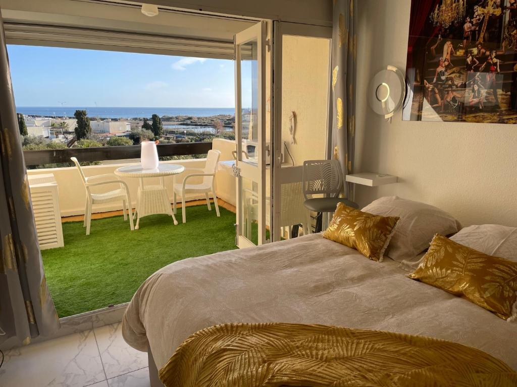 Appartement SHOWTIME NATURISTE PORT NATURE 6 parking privé clim ascenseur vue mer 2 Avenue de la Joliette, 34300 Le Cap d\'Agde