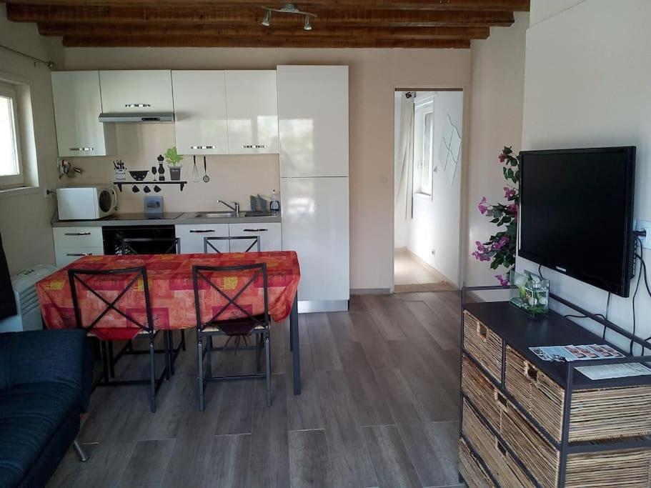 Appartement Single storey 40m² bordering pine forest and spa 22 Lotissement la Tuilerie, 13550 Noves