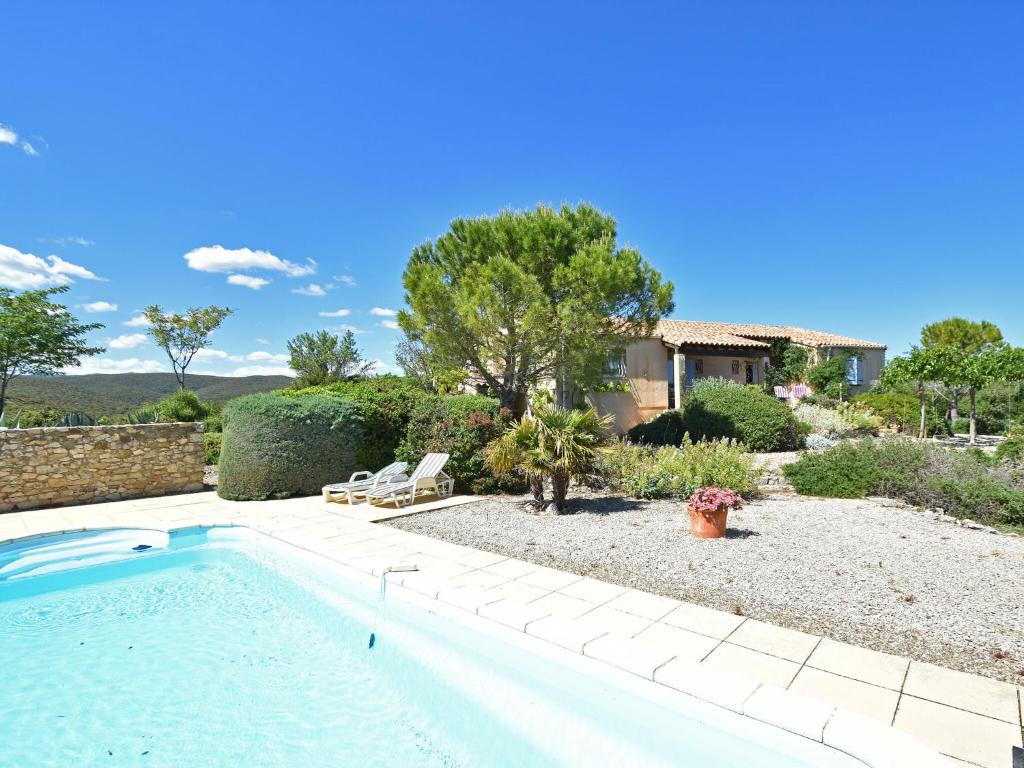 Villa Single storey villa with private pool and large garden on the edge of wine village , 34360 Saint-Jean-de-Minervois