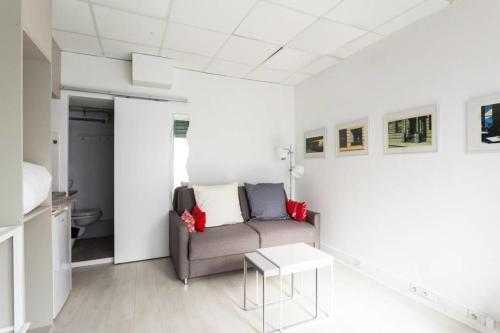 Appartement Small Is Beautiful Ideally Located Sleeps 4 42 rue Gauthey Paris
