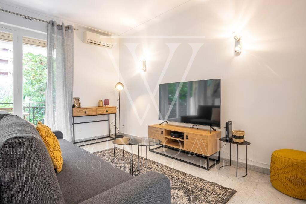 Appartement Smile - Cannes - 2 chambres - Terrasse 7 Rue Cirodde, 06400 Cannes