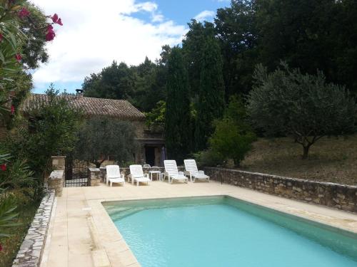 Maison de vacances Snug Farmhouse in Provence Alpes Riviera with swimming pool  Séguret