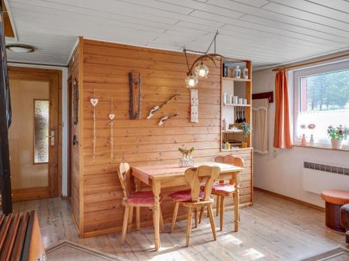 Maison de vacances Snug Holiday Home in Altenfeld with Private Terrace  Altenfeld