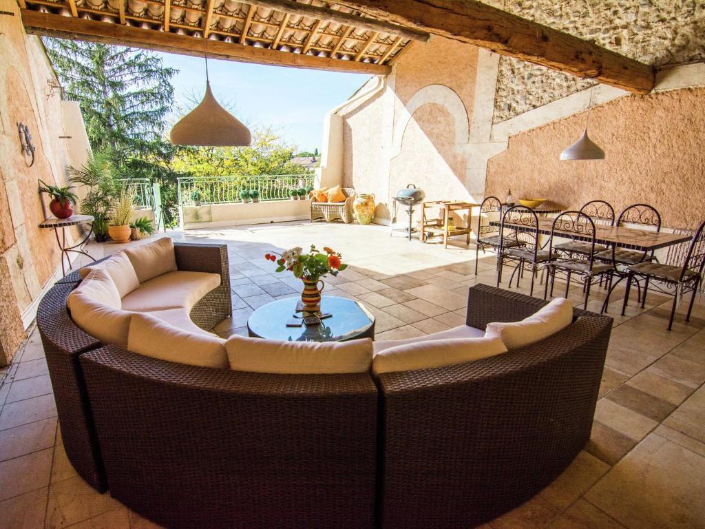 Maison de vacances Snug Holiday Home in Th zan l s B ziers near centre , 34490 Puimisson