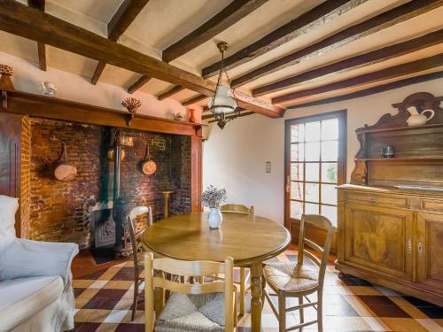 Maison de vacances Snug Holiday Home in the heart of Bresle Valley with Garden  Saint-Germain-sur-Bresle