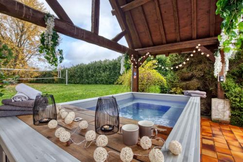 Villa So Villa Bergerie 45 - Heated pool - Soccer - Jacuzzi - 1h30 from Paris - 30 beds Lieu dit la Bergerie Saint-Maurice-sur-Aveyron