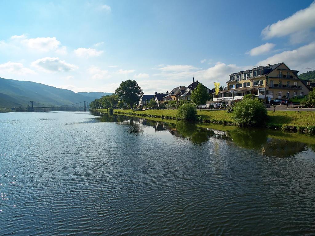 B&B / Chambre d'hôtes Sonnenuhr Uferallee 3, 54470 Bernkastel-Kues