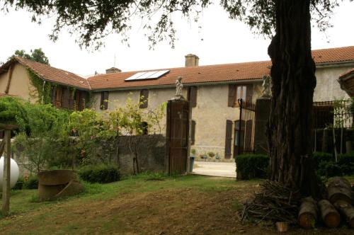 B&B / Chambre d'hôtes Sous la Glycine 5 rue des Frères Léglise Miélan