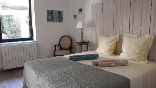 B&B / Chambre d'hôtes SOUS LE NEFLIER 15 Rue de Sauve Nîmes