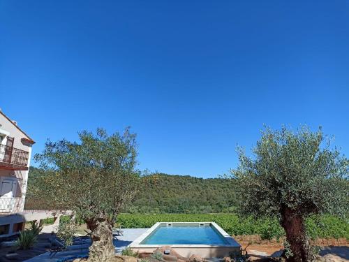 B&B / Chambre d'hôtes Sous Les Pins gîtes et chambres d'hôtes 640 Route du Lavandou La Londe-les-Maures