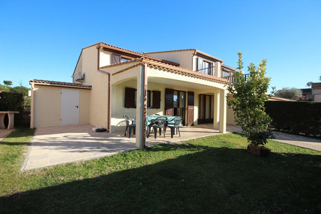 Villa Spacieuse Maison d'angle dans domaine des TAMARIS 5 pièces 6 á 7 couchages WIFI- Accès payant pour piscines-animation - PORTIRAGNES PLAGE LRTAMJ37 AVENUE DES MURIERS, 34420 Portiragnes