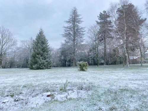 Séjour à la campagne Spacieuse maison dans un parc privée 8 Basseneuille Vareilles