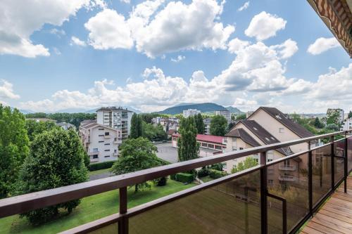 Appartement Spacieux Appartement T3 avec un balcon proche de la veille ville 18 route de Vignières Annecy