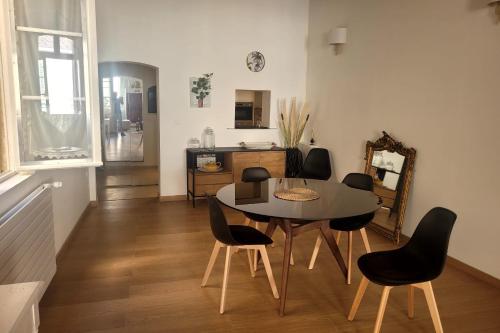 Appartement SPACIEUX appt pour 2 à Avignon ! 19 Rue Des Trois Faucons Avignon