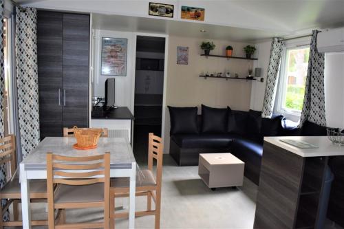 Camping Spacieux Mobil-home N°502 - 2 chambres - dans Camping 4 * 1229 Avenue Félix Ducournau Gastes