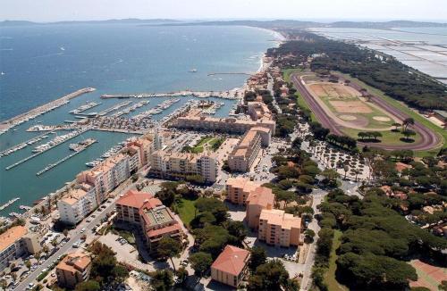 Appartement Spacieux studio sur le port de hyeres 3 Rue Claude Durand Hyères