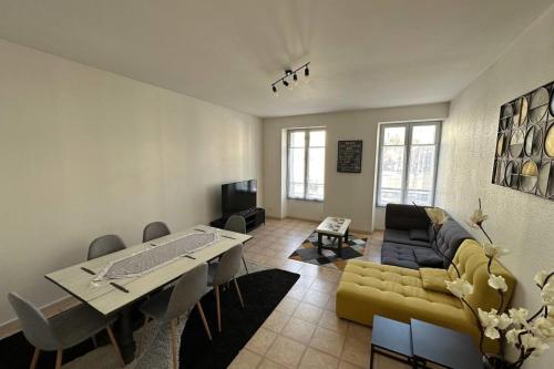 Appartement Spacieux T4 - Plein centre ville 22 bourlevard de Courtais Montluçon