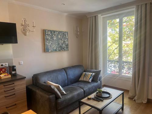 Spacious 2 bedroom apt - Ternes Paris france