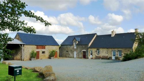 Spacious and Comfortable Fully Restored Farmhouse Saint-Thomas-de-Courceriers france